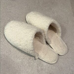 Pottery Barn Medium Cozy White Women's Slippers